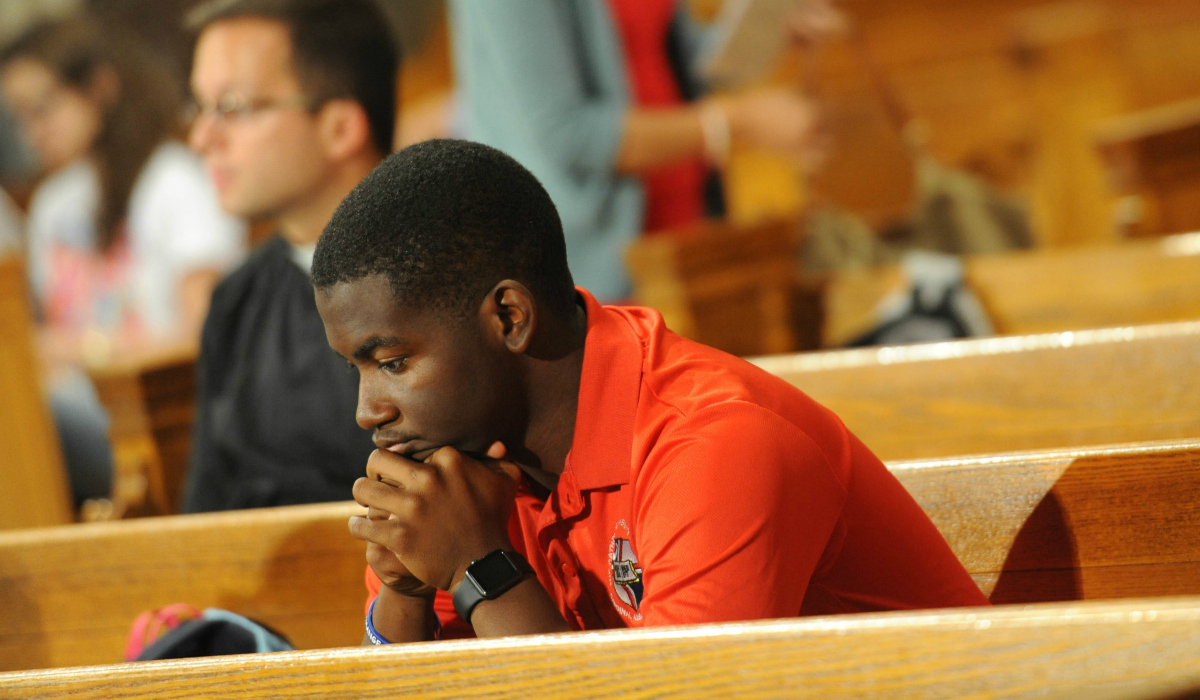 Student praying before Mass